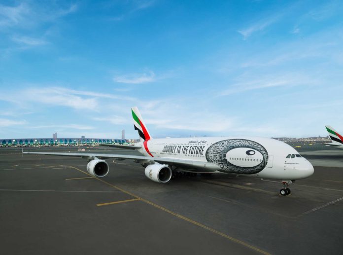 Emirates, Dubai’nin gelecek vizyonunu gökyüzüne taşıyarak Museum of the Future ’a özel olarak giydirilen A380’i görücüye çıkarıyor